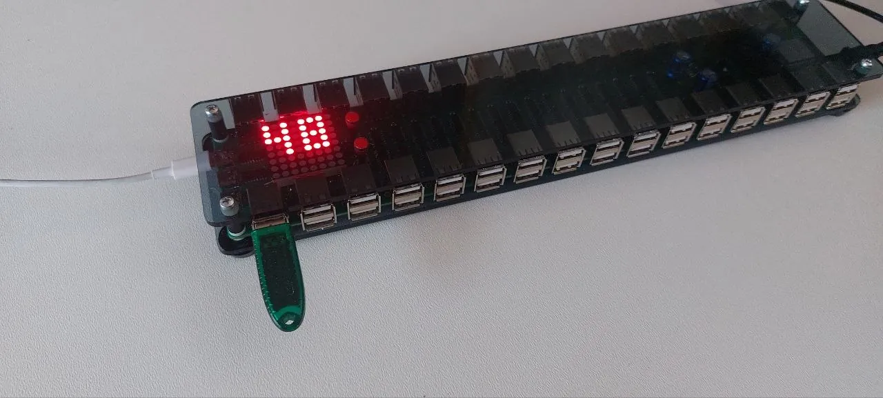 USB Selector 64 целиком: 64 порта USB для токенов в прозрачном корпусе