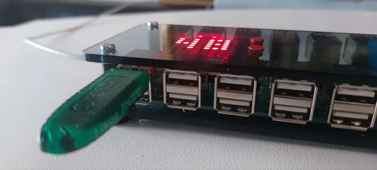 Двухэтажные разъёмы USB-A для токенов